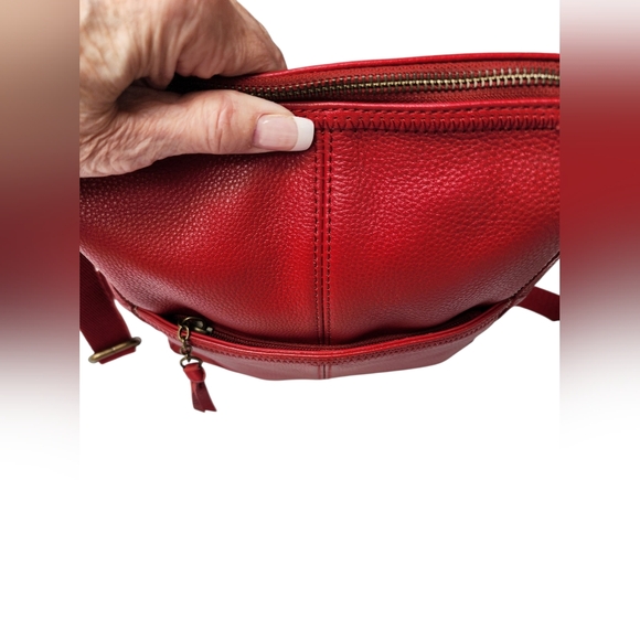 THE SAK Soft Cherry Red Pebbled Leather Lucia Crossbody Bag EUC - Picture 9 of 16
